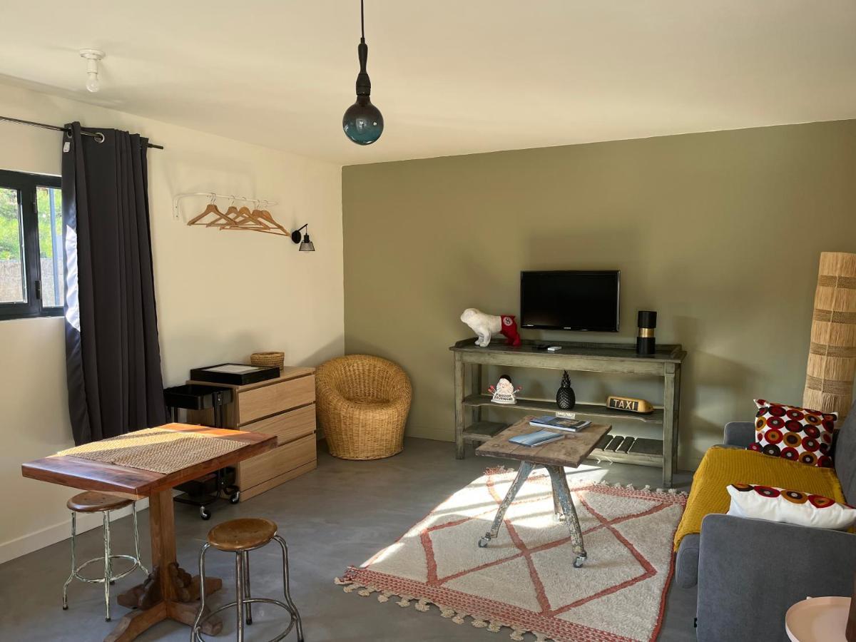 Апартаменты Studio Dans Les Alpilles Фонвьей Экстерьер фото